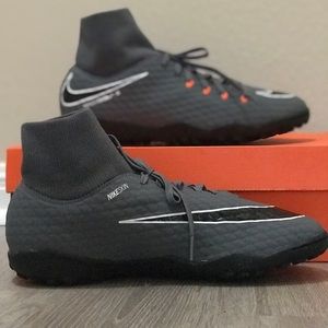 Nike Dynamic HYPERVENOM sneaker
